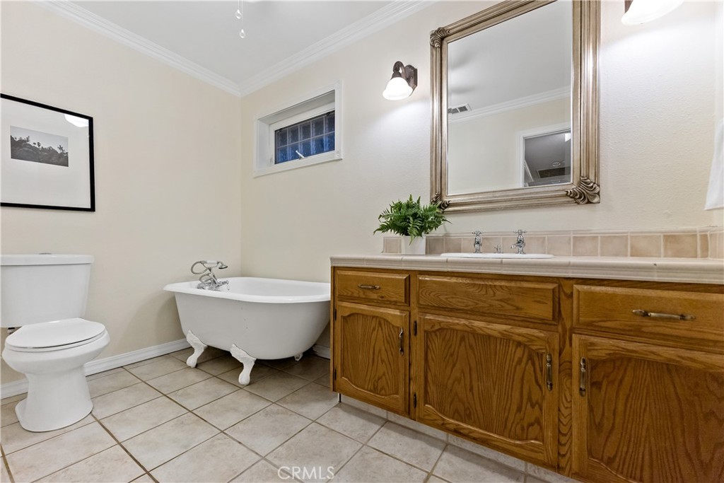 304 E Omaha Ave, Fresno, CA 93720