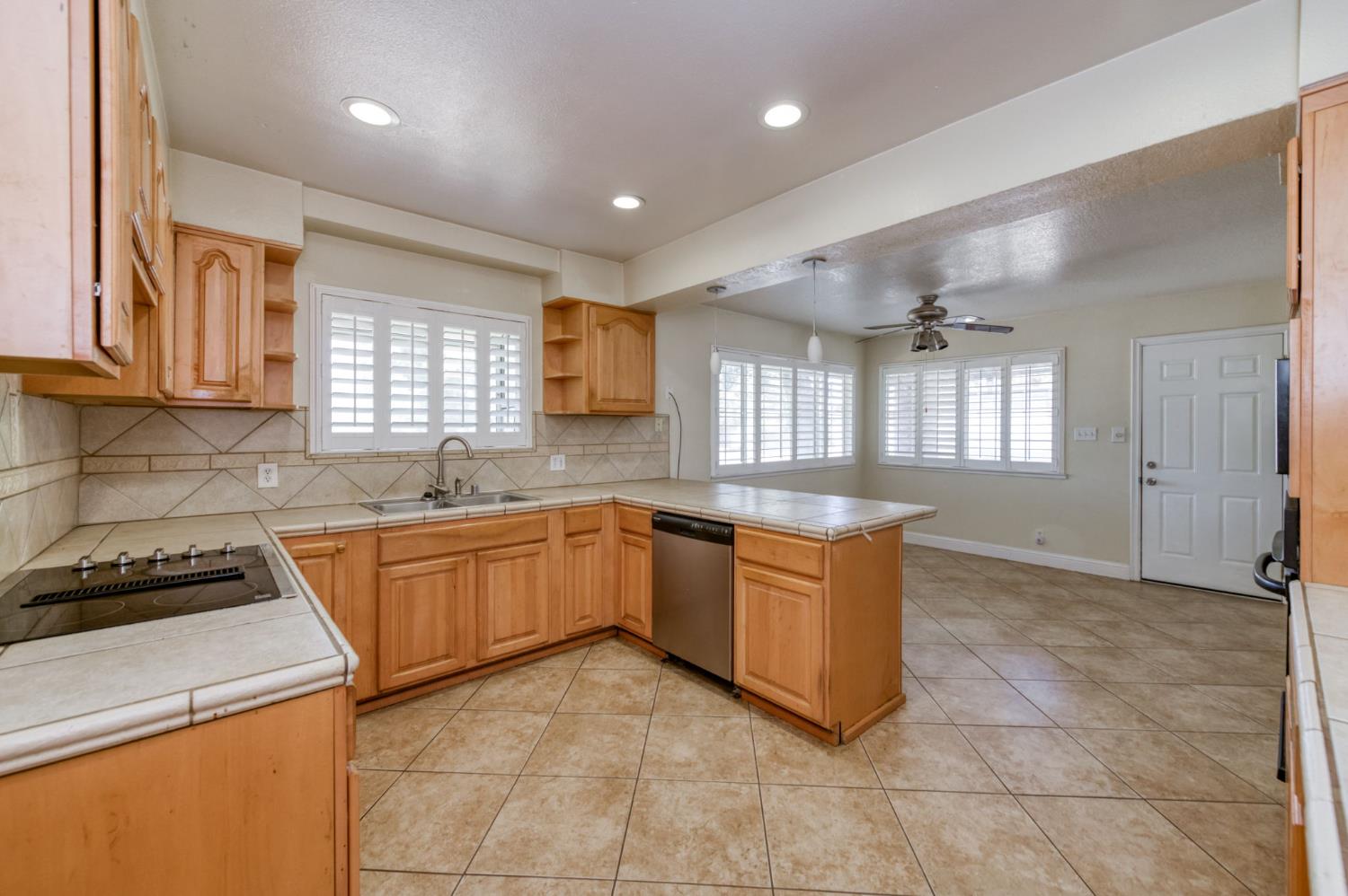 1328 N Grantland Ave, Fresno, CA 93723