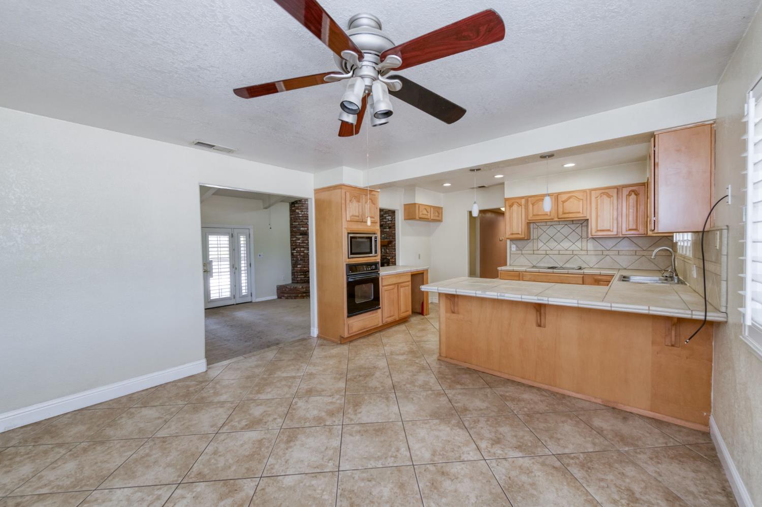1328 N Grantland Ave, Fresno, CA 93723