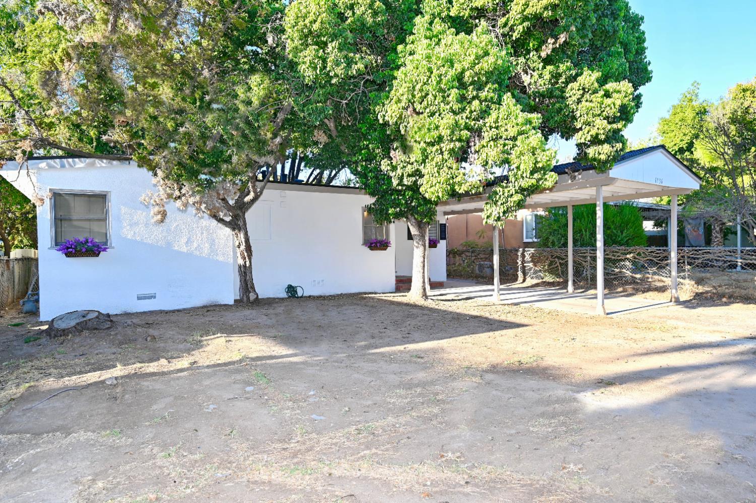 1136 W Dakota Ave, Fresno, CA 93705