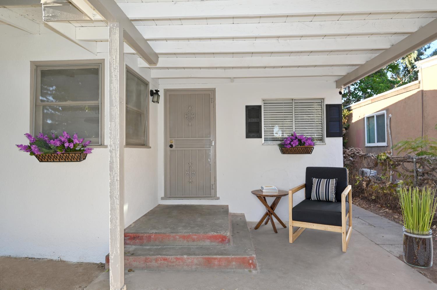 1136 W Dakota Ave, Fresno, CA 93705