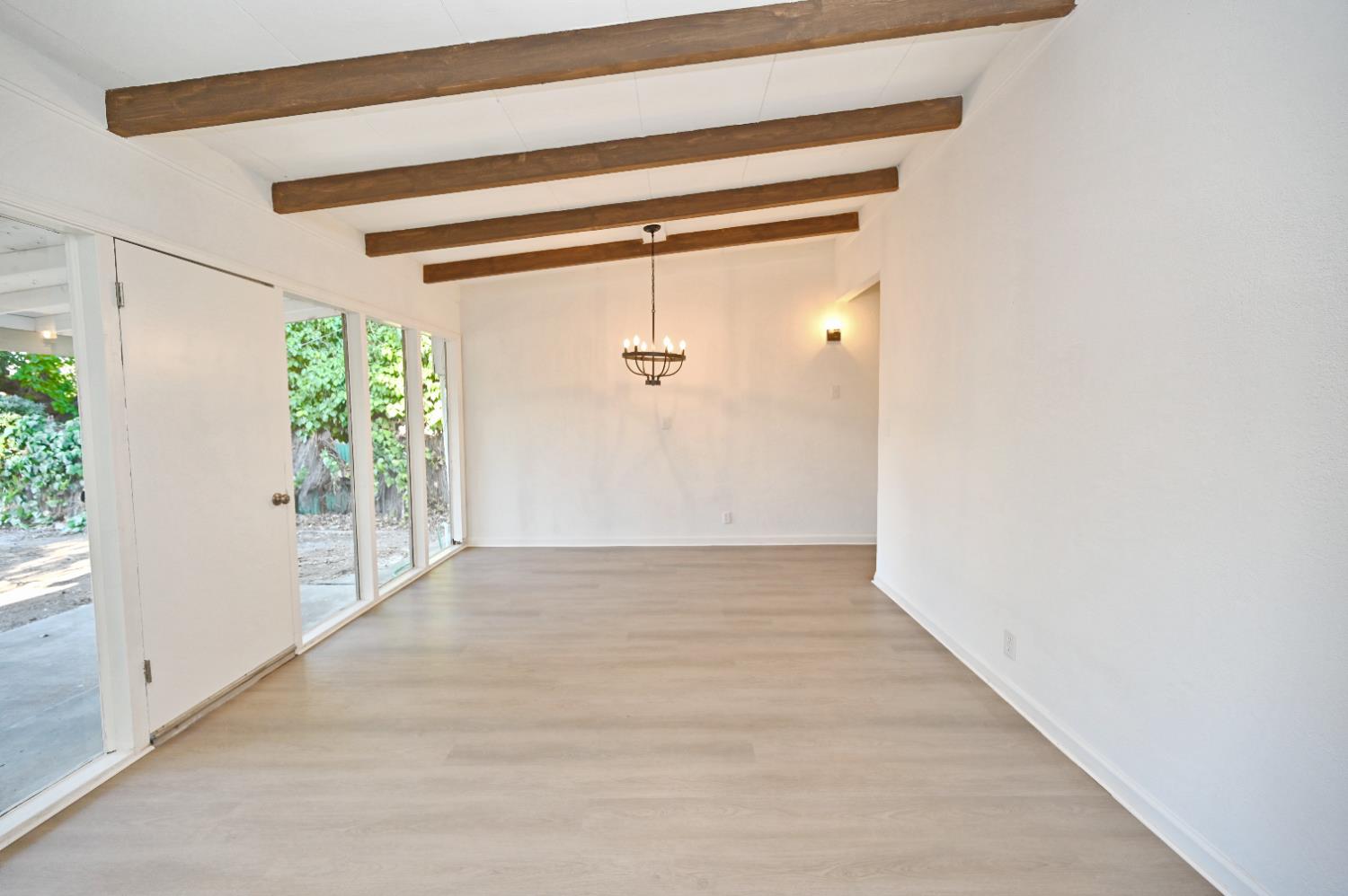 1136 W Dakota Ave, Fresno, CA 93705