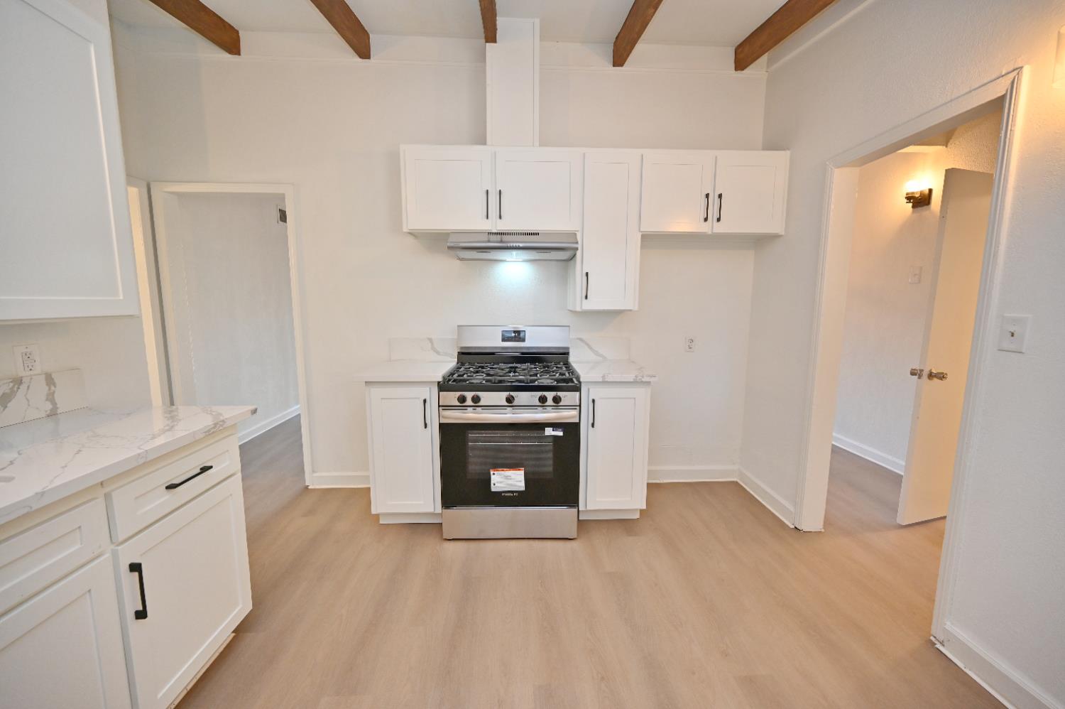 1136 W Dakota Ave, Fresno, CA 93705