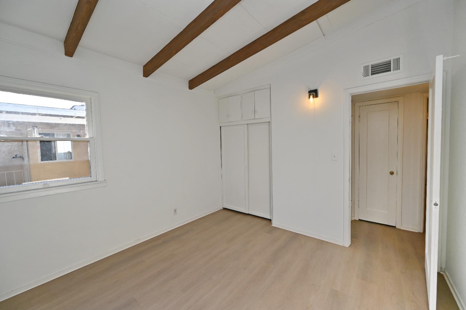 1136 W Dakota Ave, Fresno, CA 93705