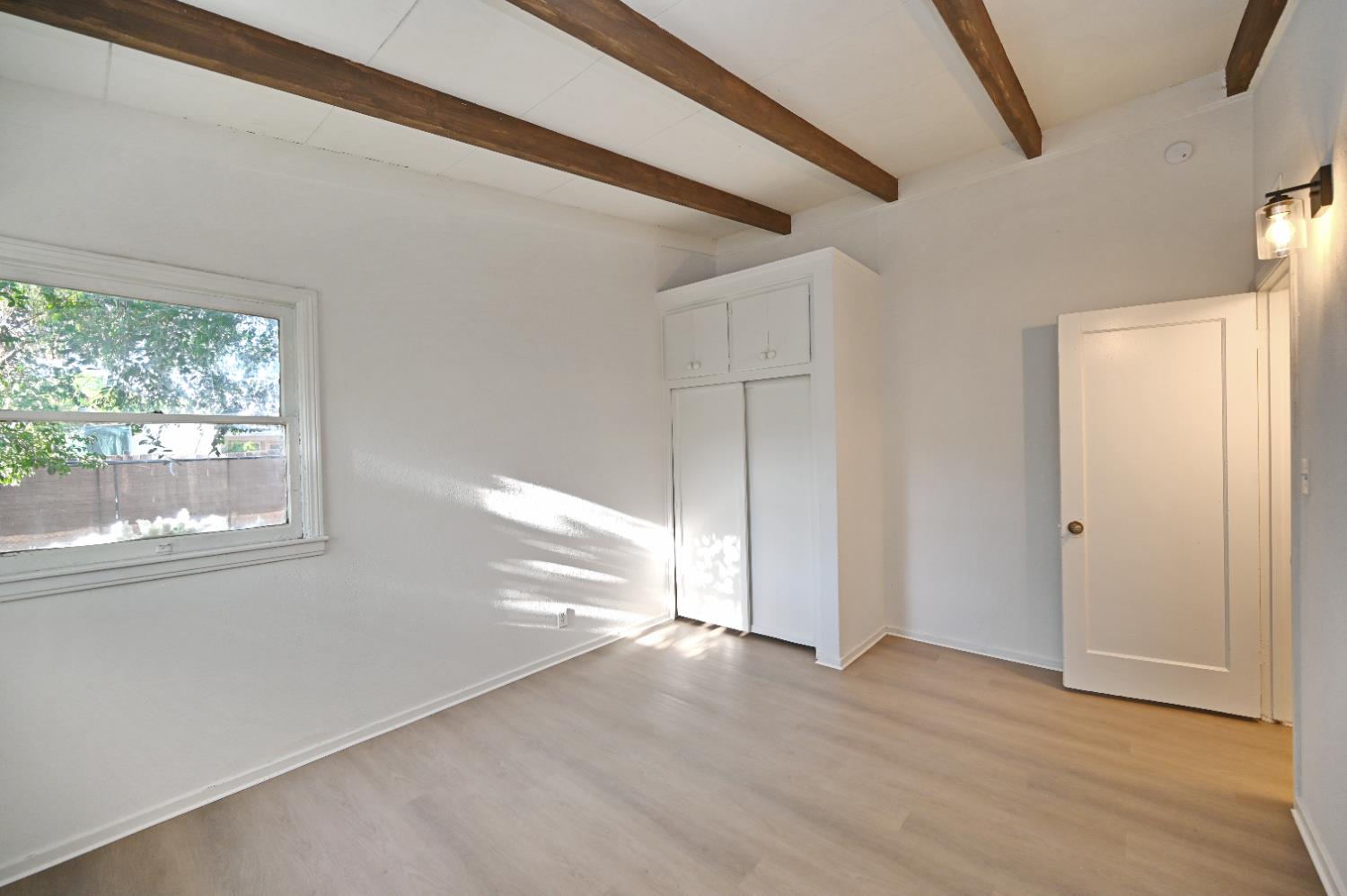 1136 W Dakota Ave, Fresno, CA 93705