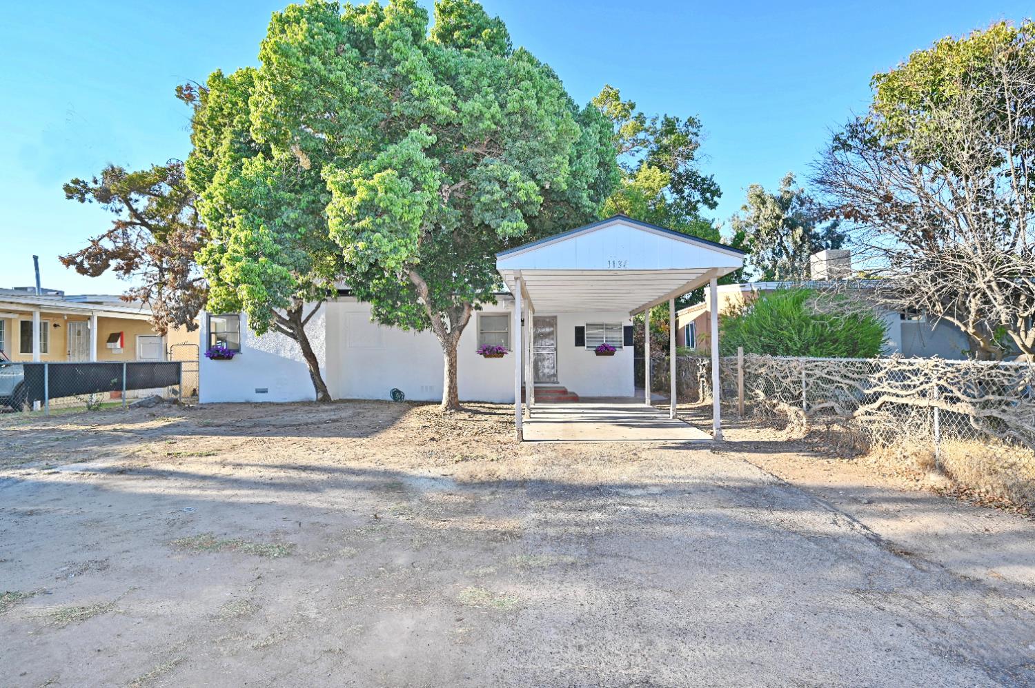 1136 W Dakota Ave, Fresno, CA 93705