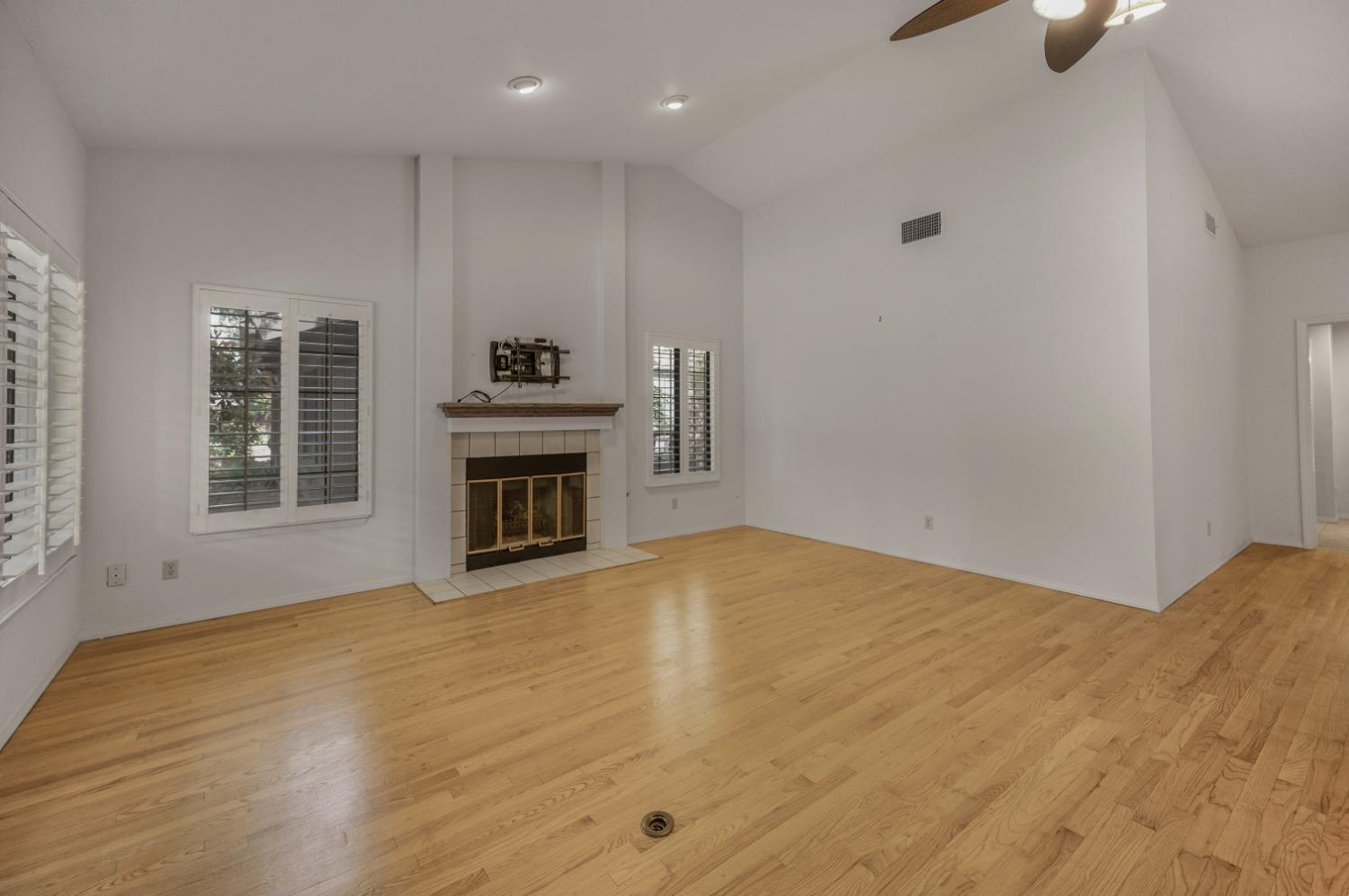 520 W Barstow Ave, Fresno, CA 93704