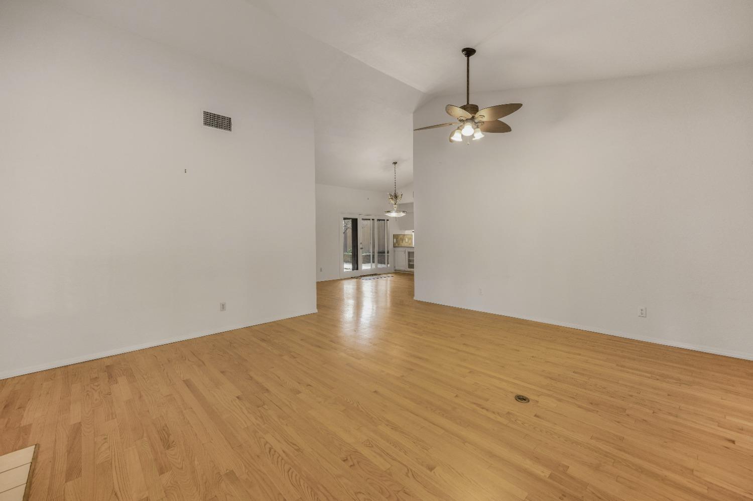 520 W Barstow Ave, Fresno, CA 93704