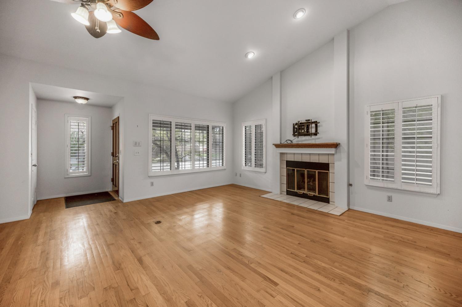 520 W Barstow Ave, Fresno, CA 93704