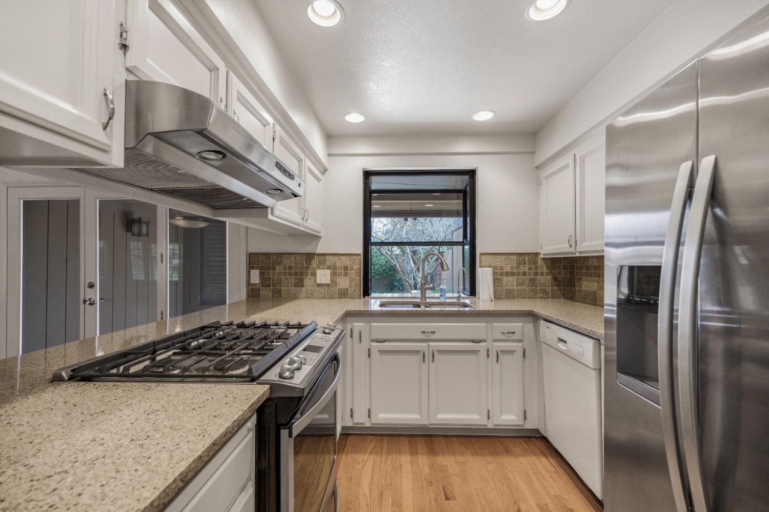520 W Barstow Ave, Fresno, CA 93704