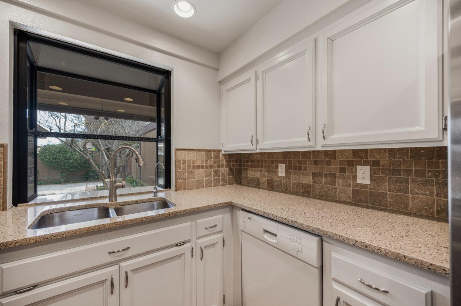 520 W Barstow Ave, Fresno, CA 93704
