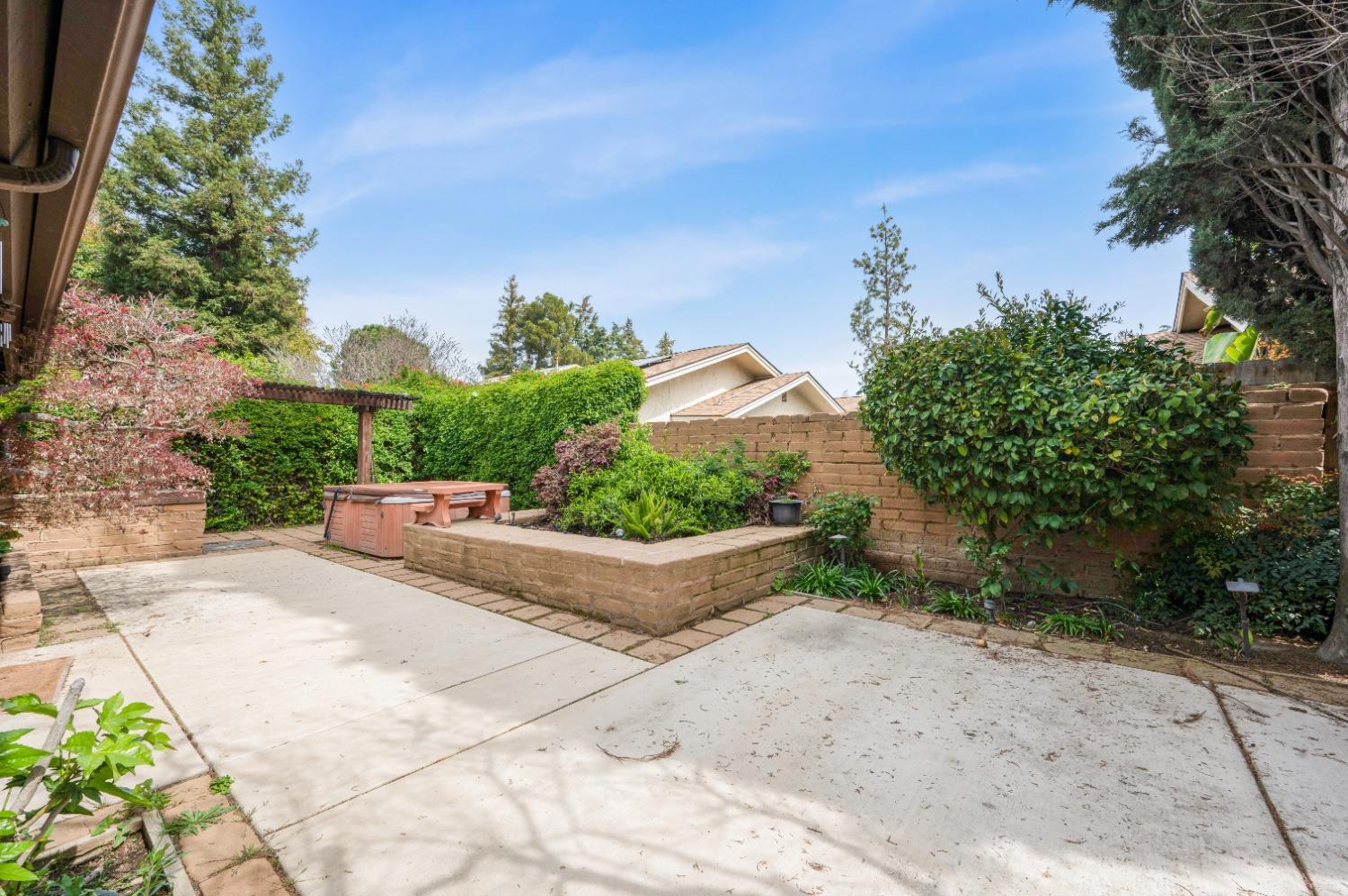 520 W Barstow Ave, Fresno, CA 93704