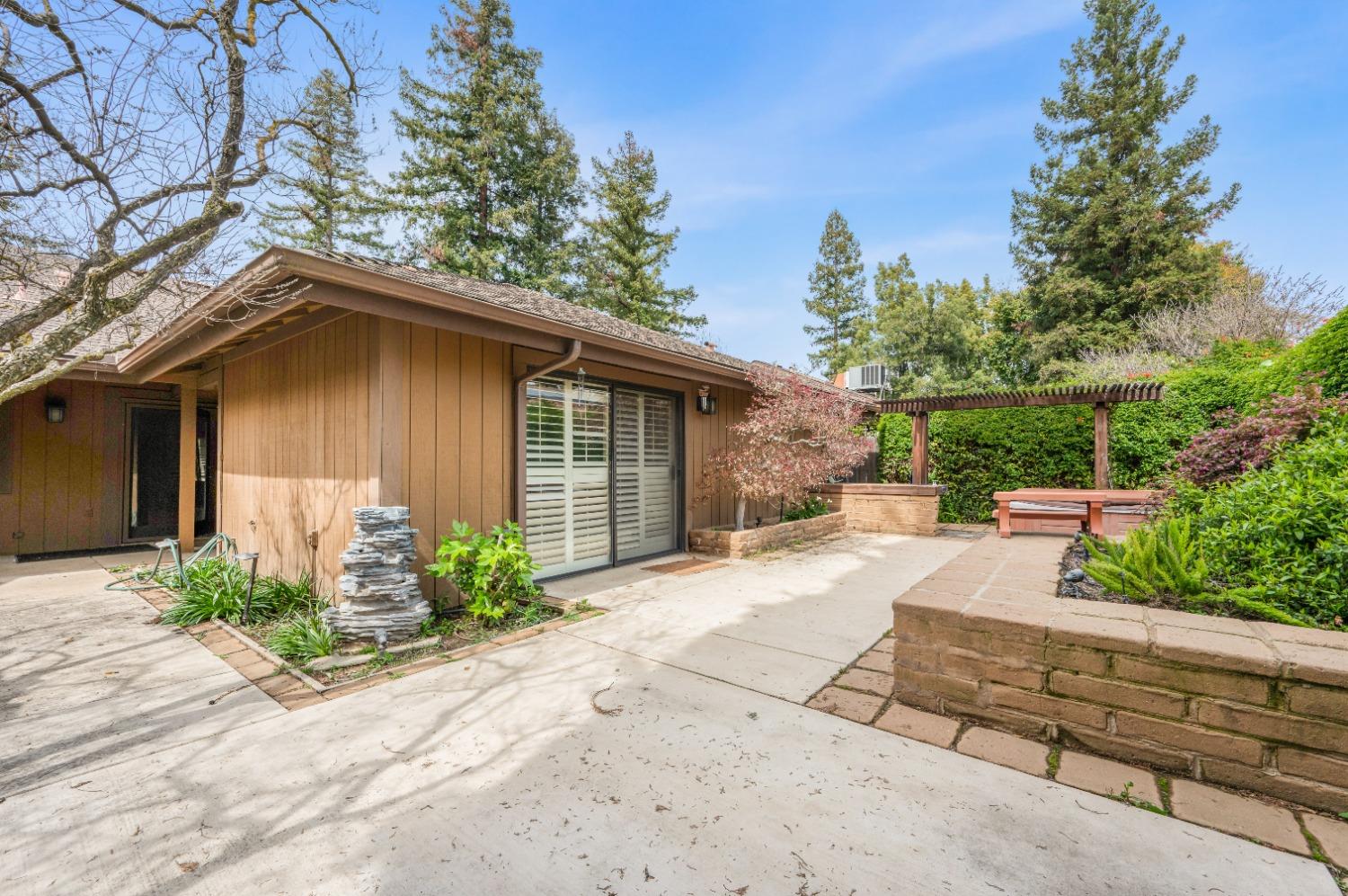 520 W Barstow Ave, Fresno, CA 93704