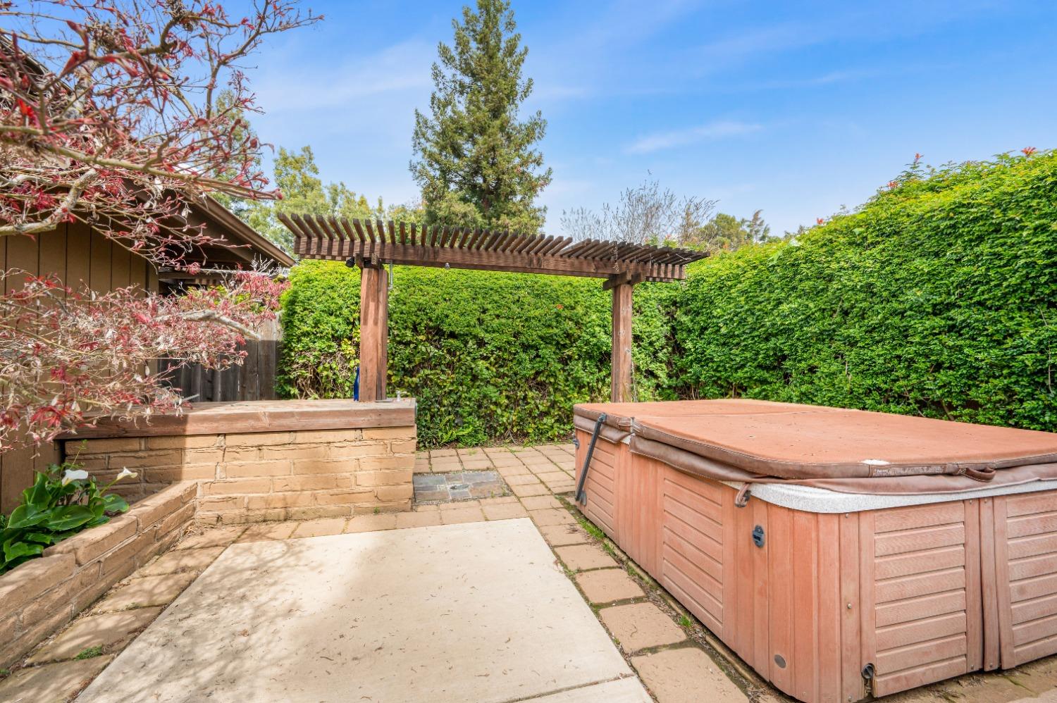 520 W Barstow Ave, Fresno, CA 93704
