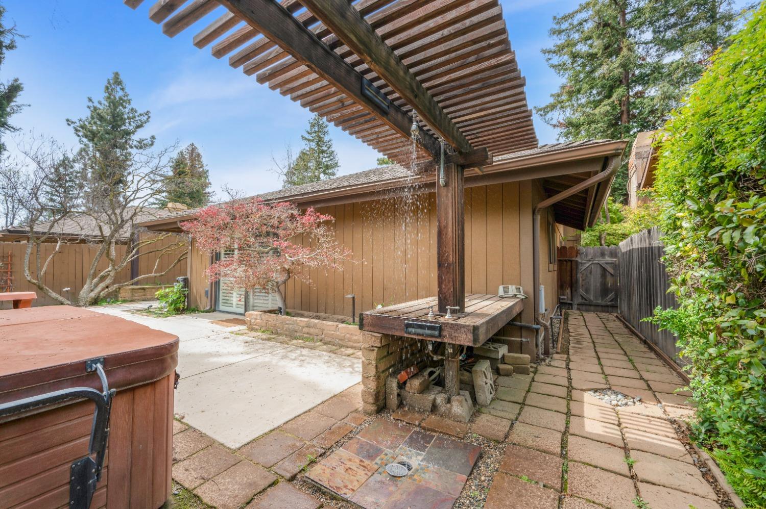 520 W Barstow Ave, Fresno, CA 93704
