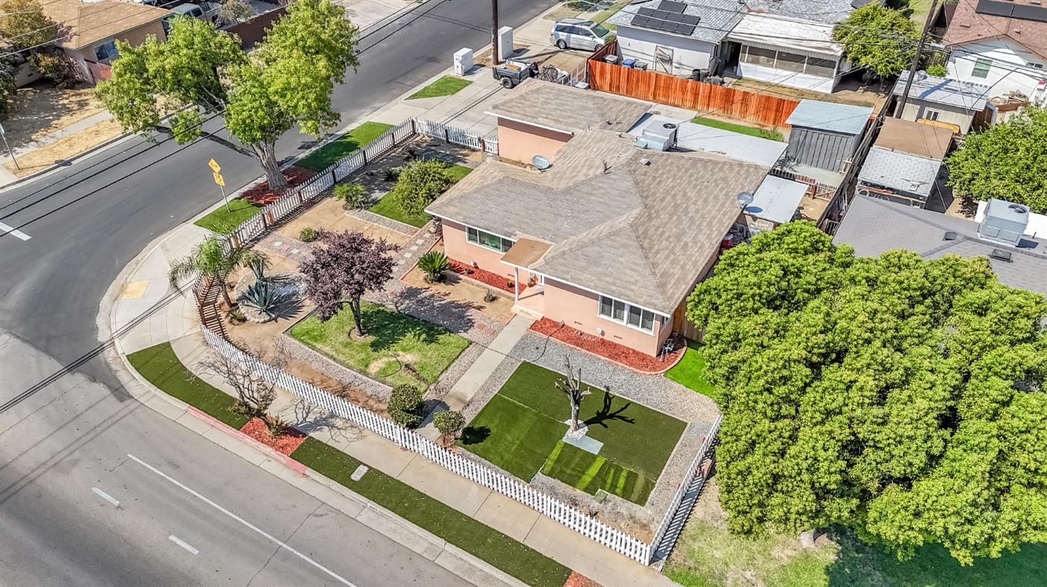 1642 W Dakota Ave, Fresno, CA 93705