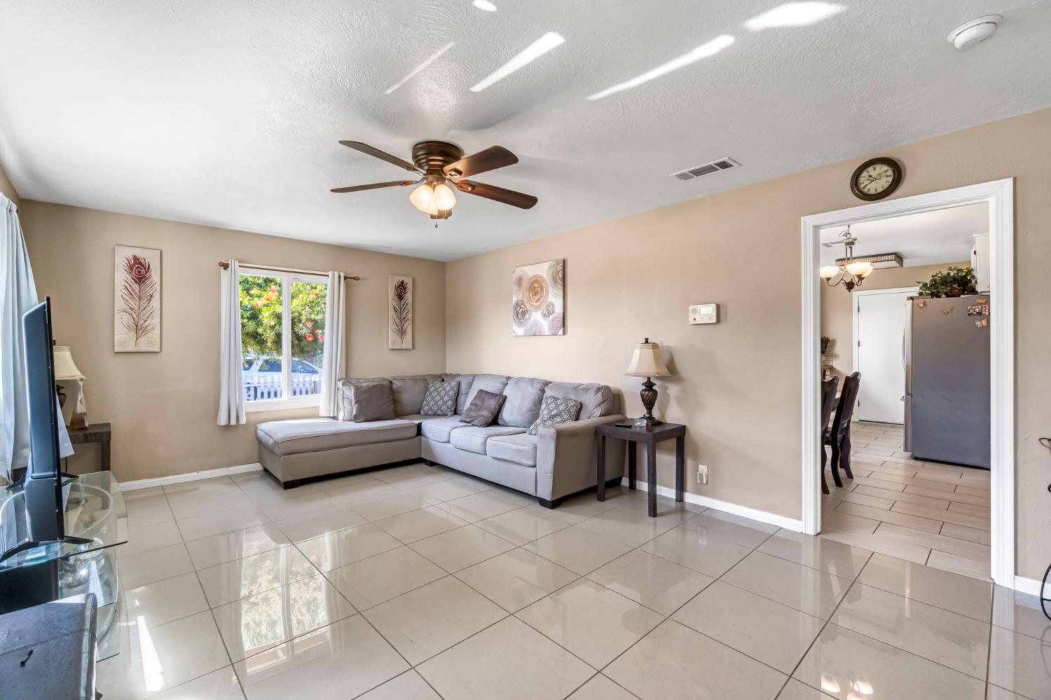 1642 W Dakota Ave, Fresno, CA 93705