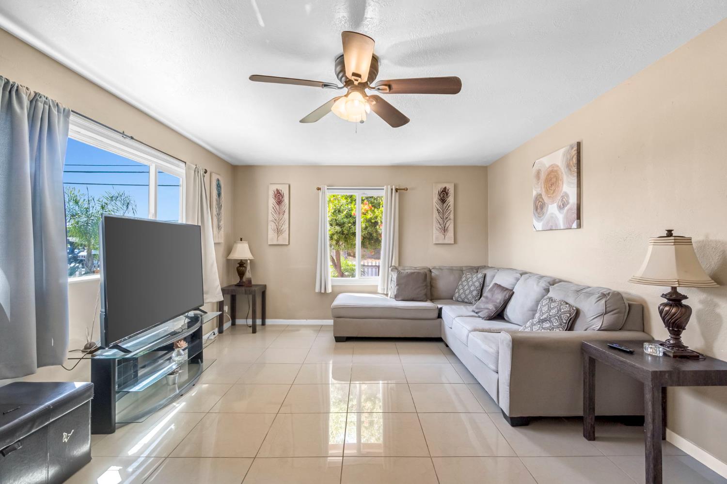1642 W Dakota Ave, Fresno, CA 93705