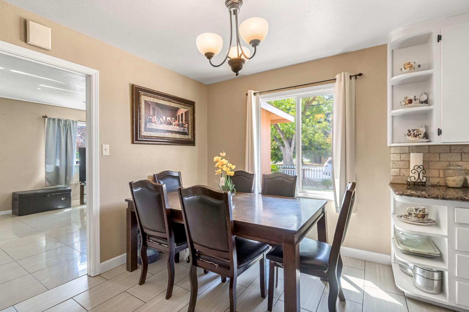1642 W Dakota Ave, Fresno, CA 93705