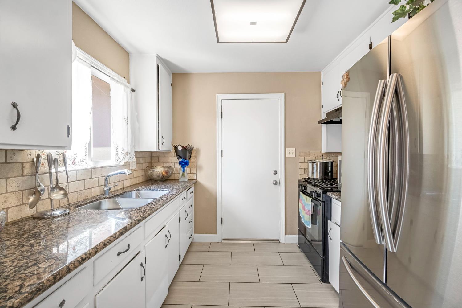 1642 W Dakota Ave, Fresno, CA 93705