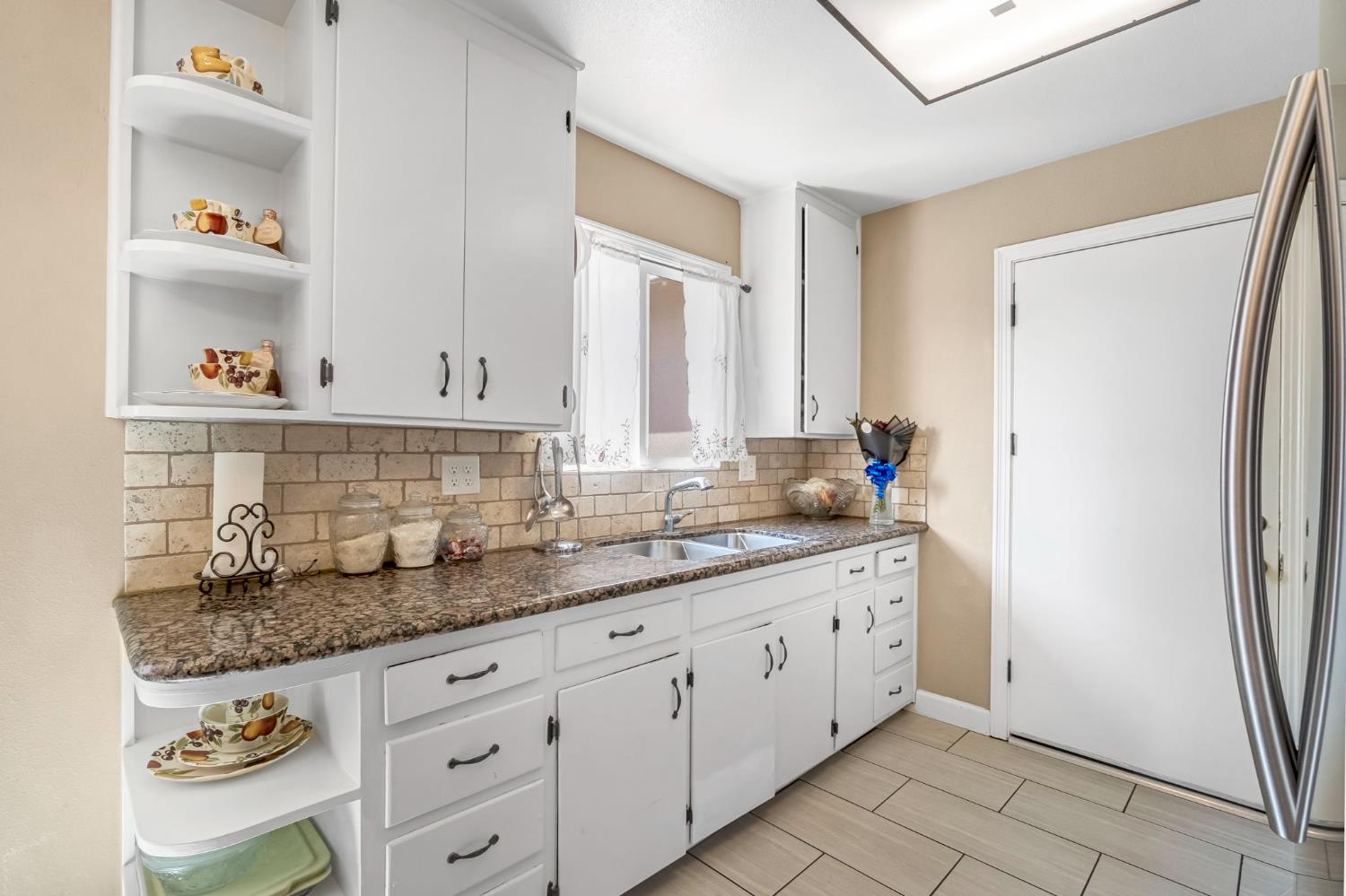1642 W Dakota Ave, Fresno, CA 93705