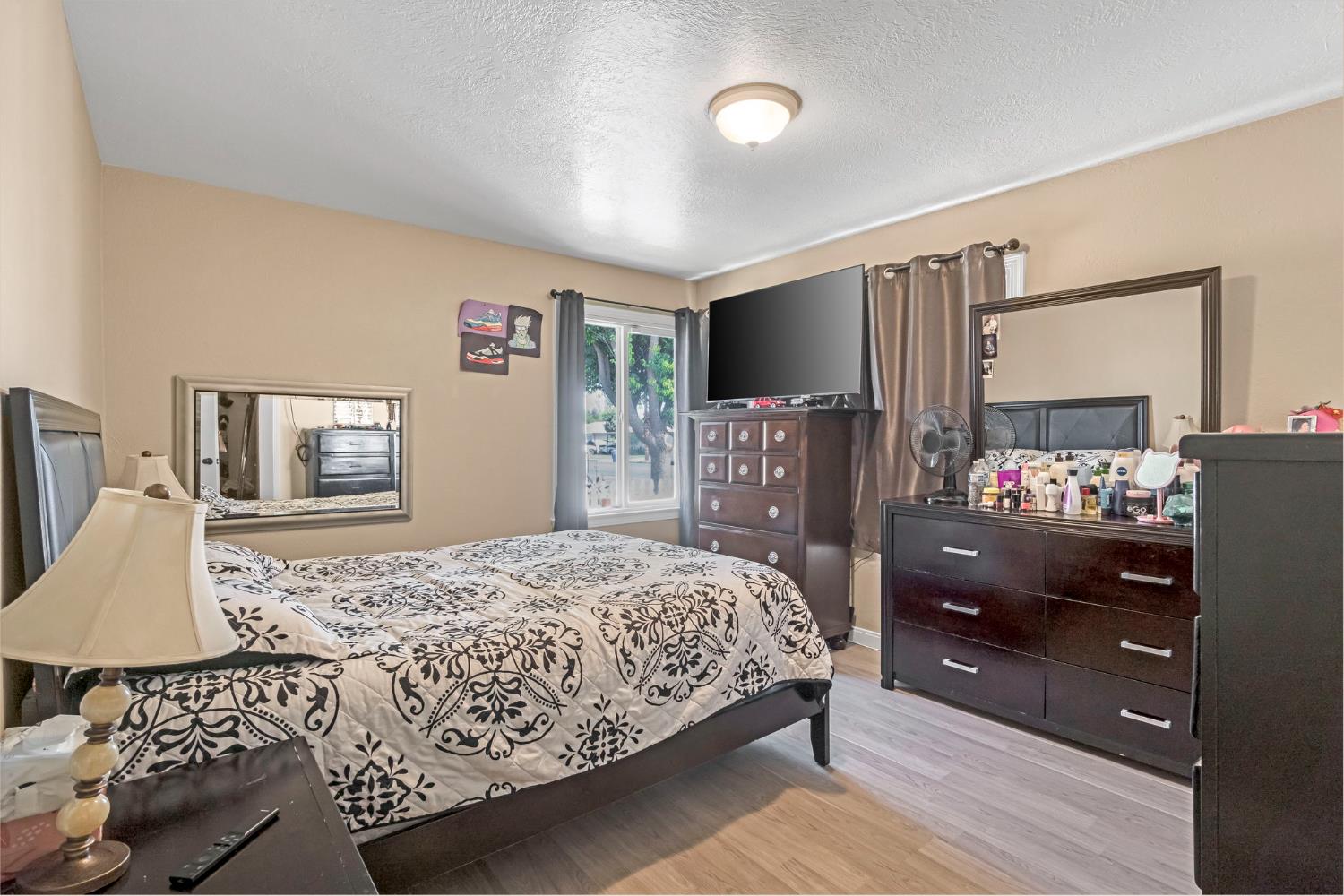1642 W Dakota Ave, Fresno, CA 93705