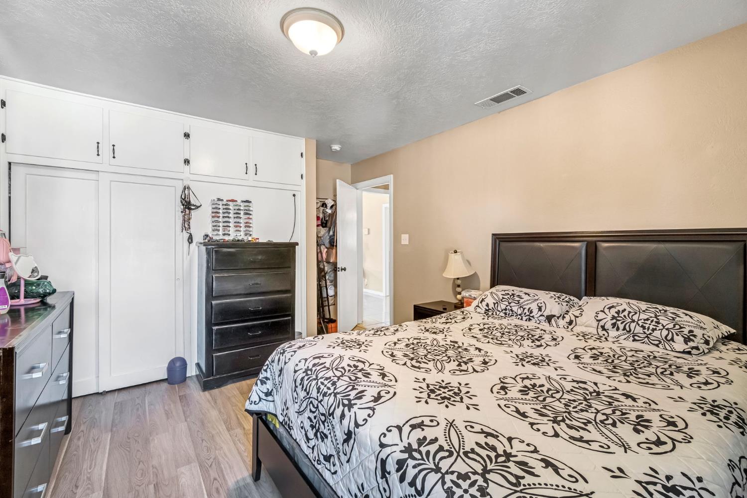1642 W Dakota Ave, Fresno, CA 93705