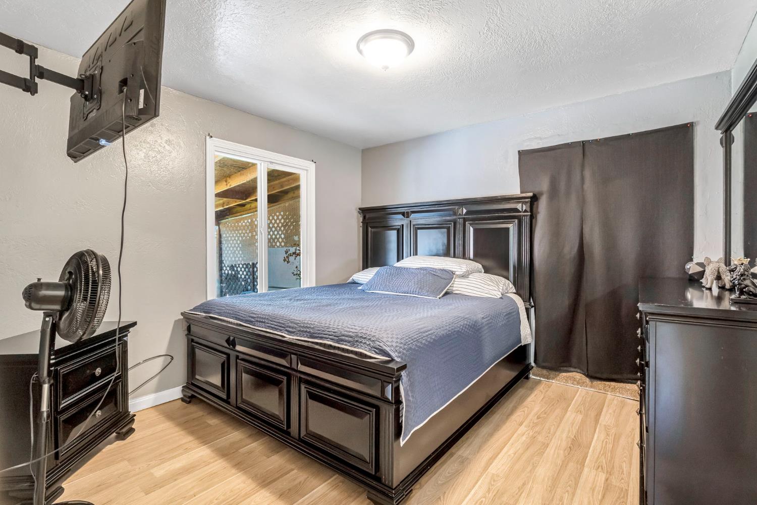 1642 W Dakota Ave, Fresno, CA 93705