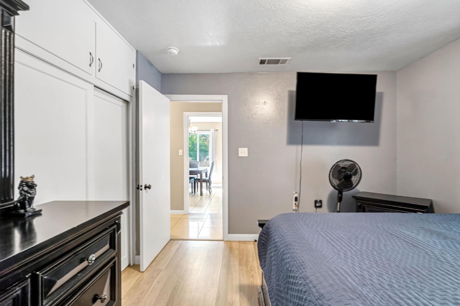 1642 W Dakota Ave, Fresno, CA 93705
