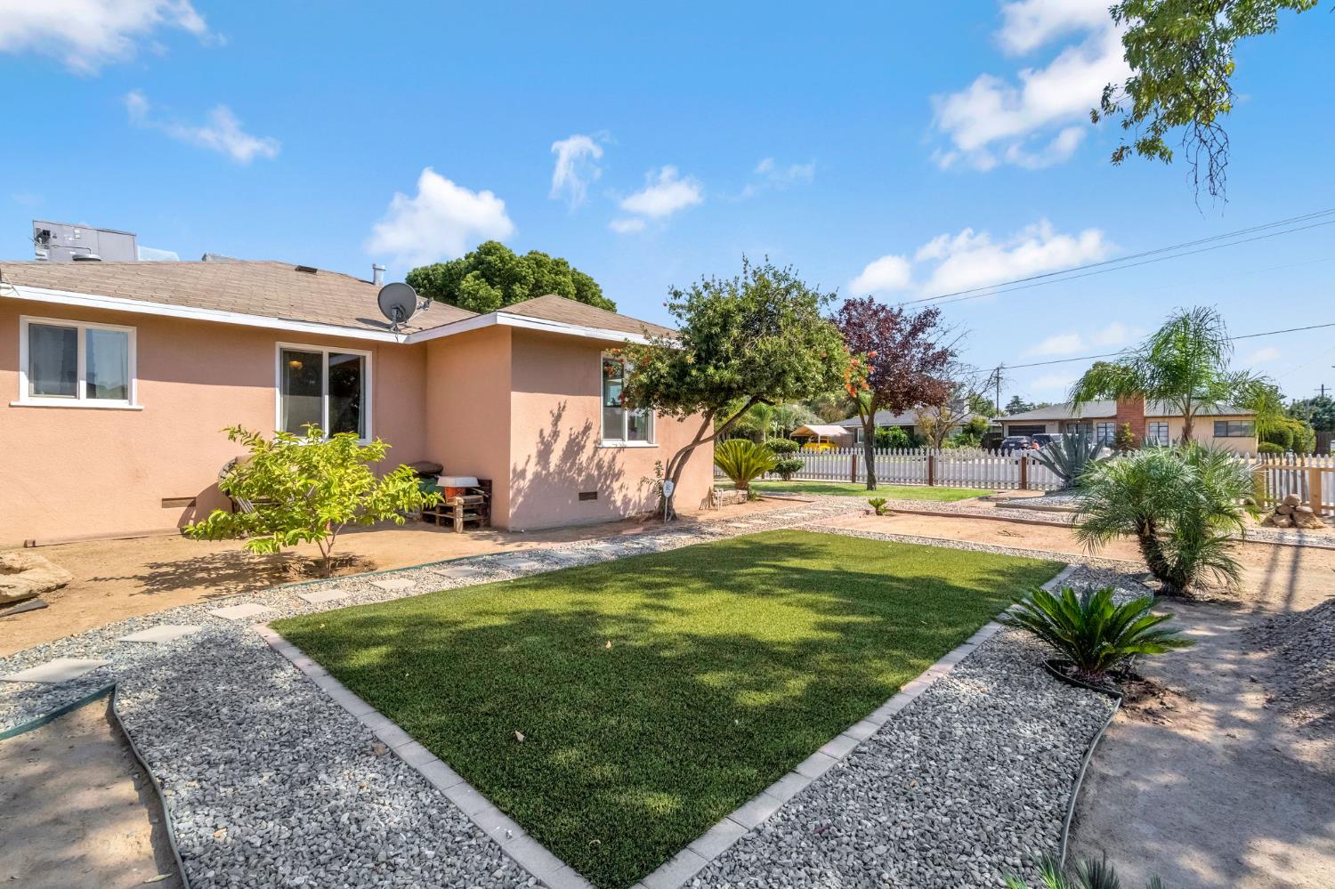 1642 W Dakota Ave, Fresno, CA 93705
