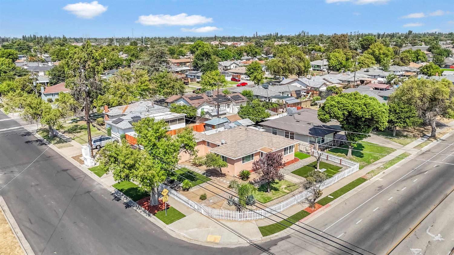1642 W Dakota Ave, Fresno, CA 93705