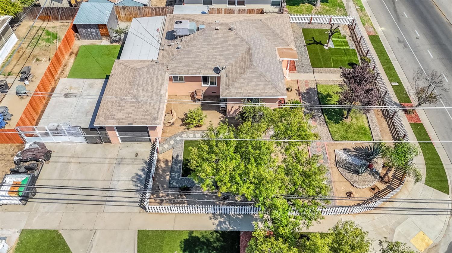 1642 W Dakota Ave, Fresno, CA 93705