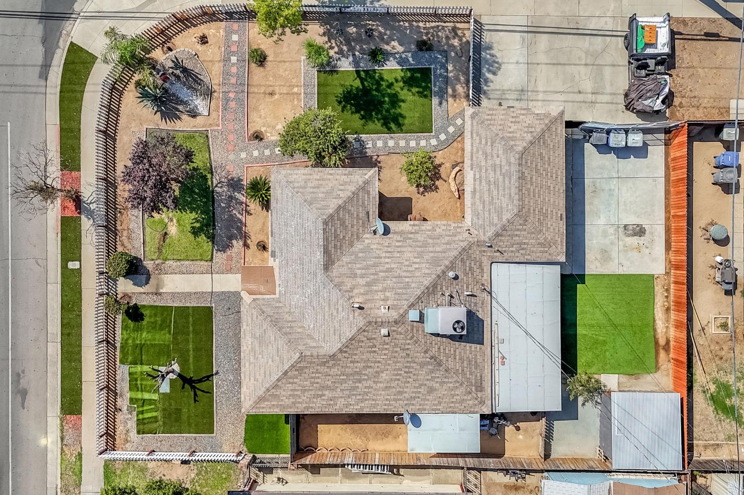 1642 W Dakota Ave, Fresno, CA 93705