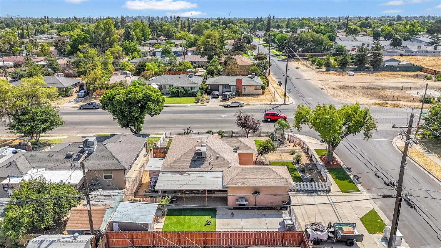 1642 W Dakota Ave, Fresno, CA 93705