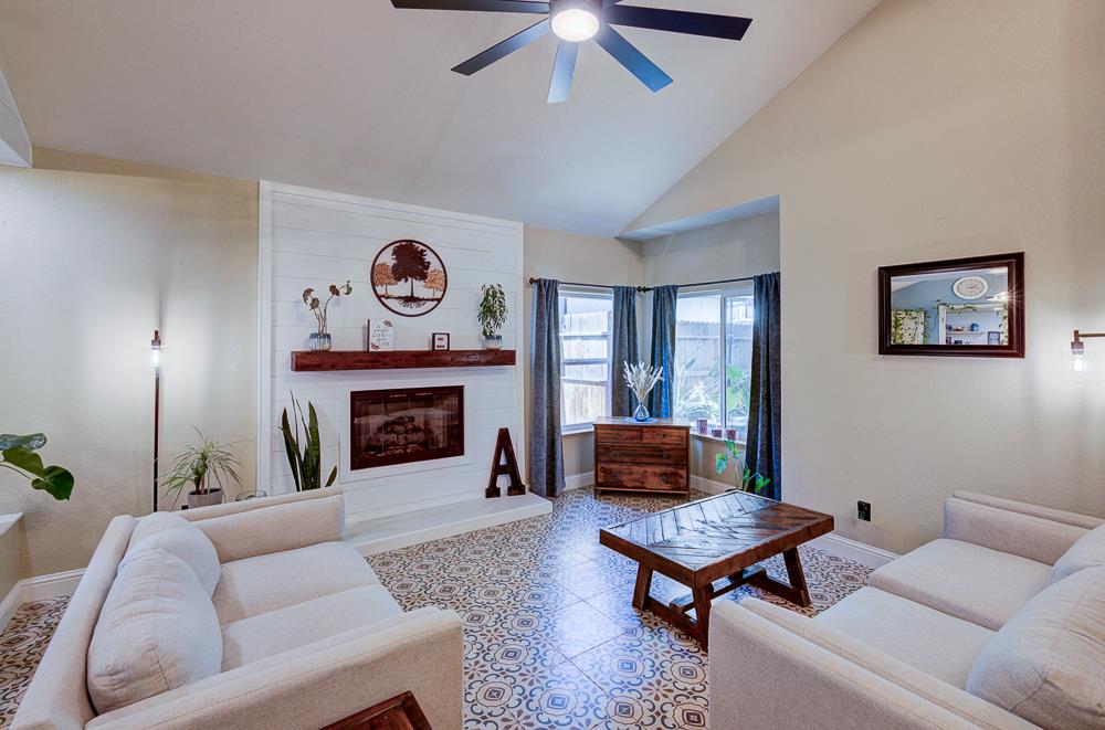 1149 E Salem Ave, Fresno, CA 93720