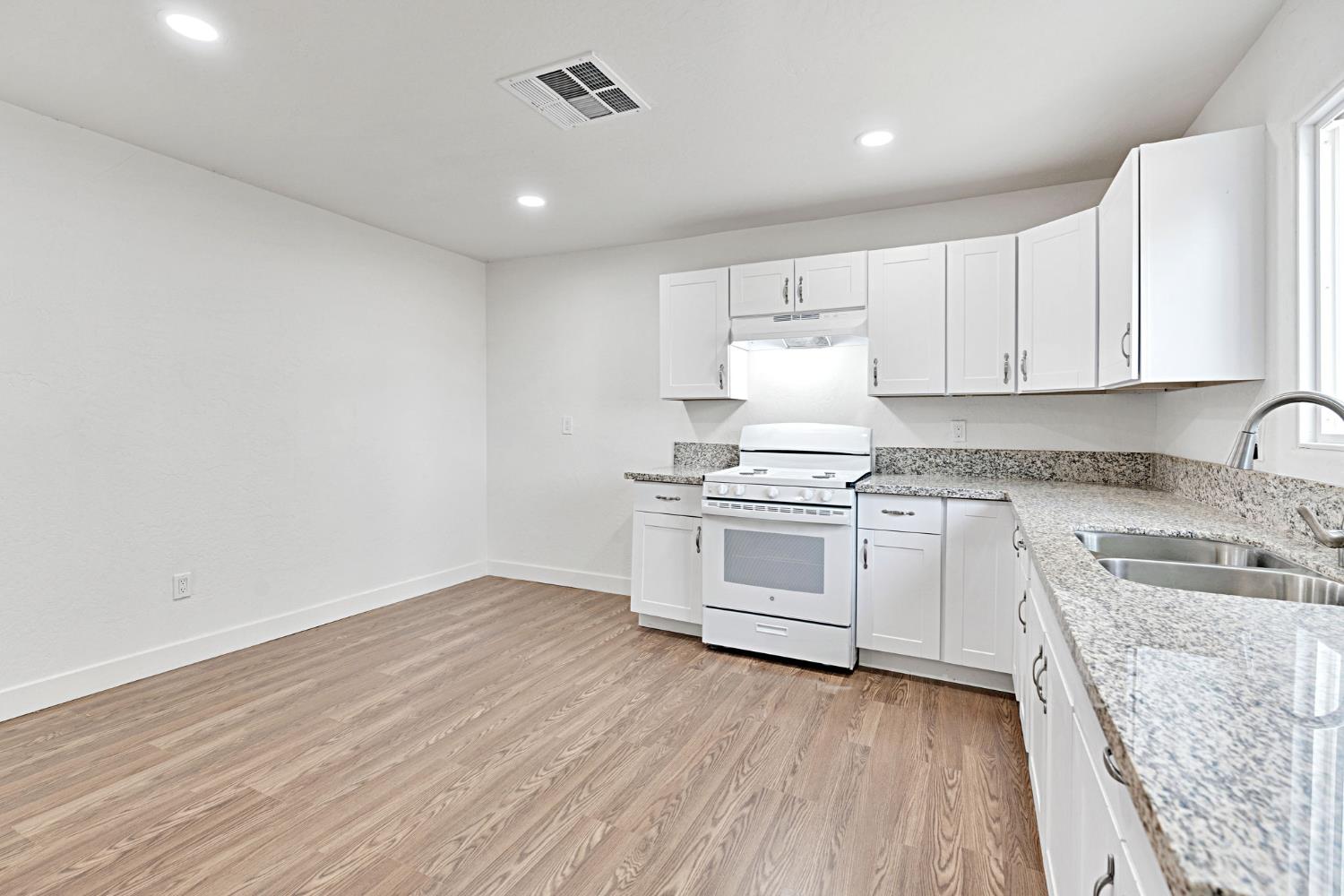 1419 E Yosemite Ave, Madera, CA 93638