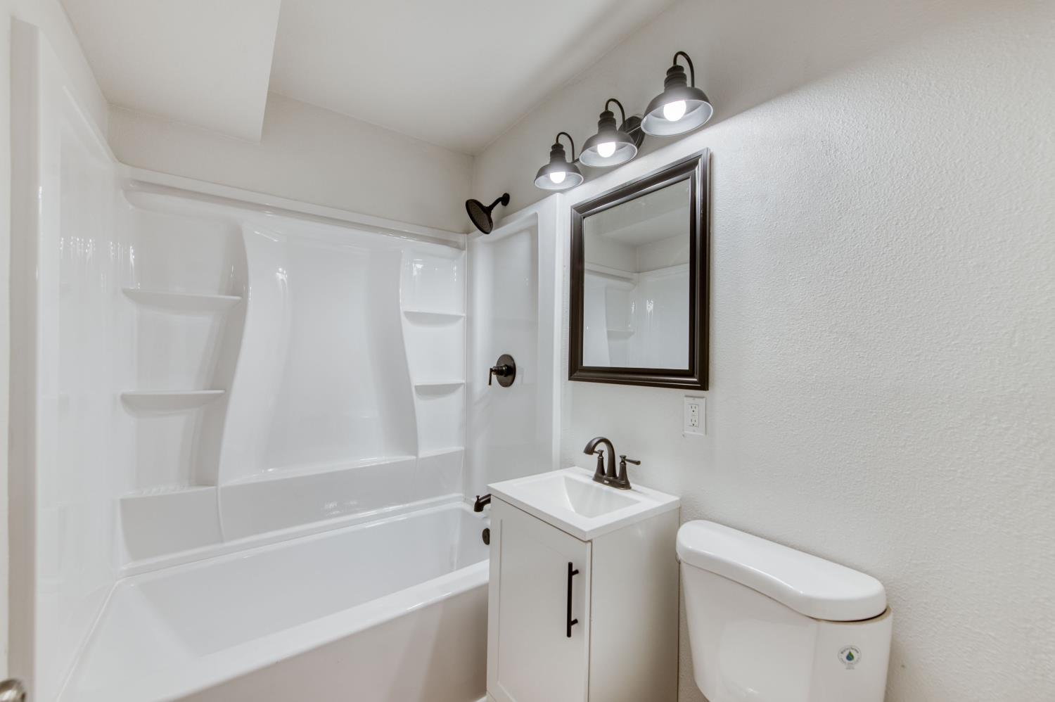 2817 E Indianapolis Ave, Fresno, CA 93726