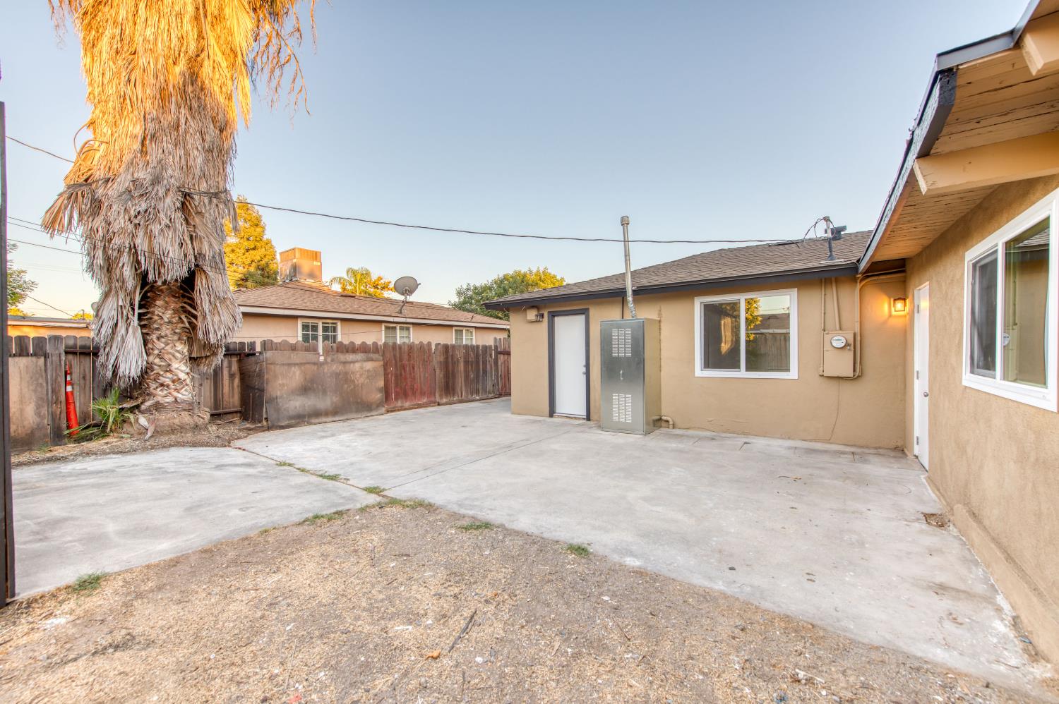 2817 E Indianapolis Ave, Fresno, CA 93726