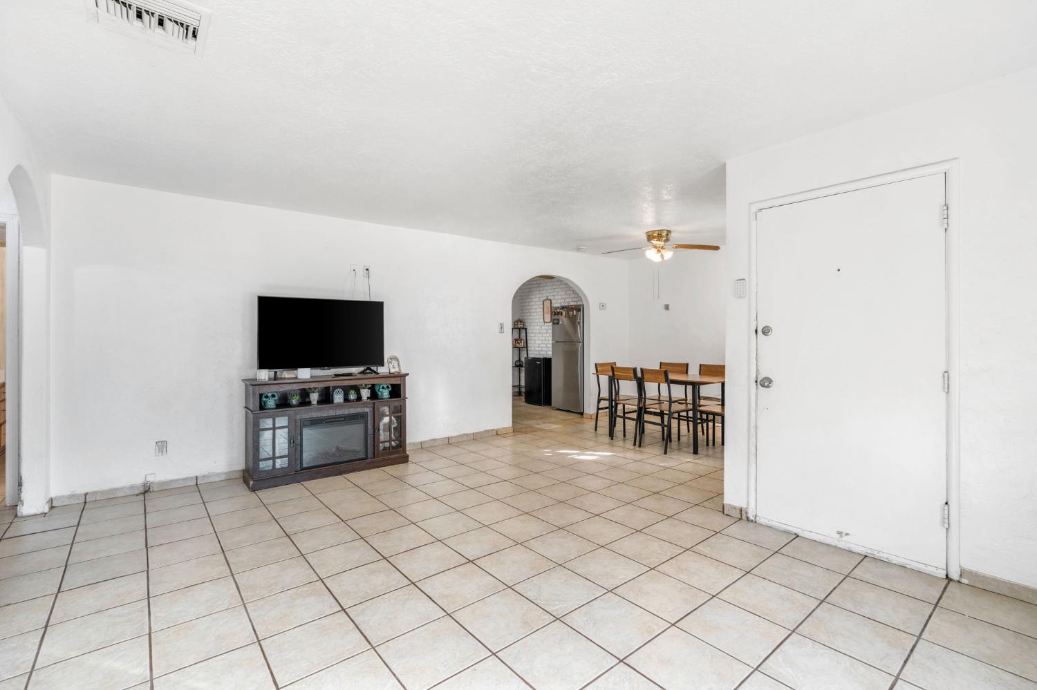 1562 N Fay Ave, Fresno, CA 93728