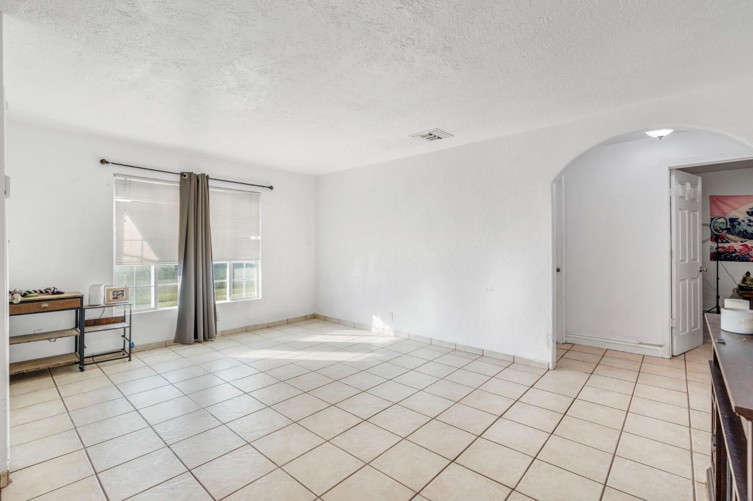 1562 N Fay Ave, Fresno, CA 93728