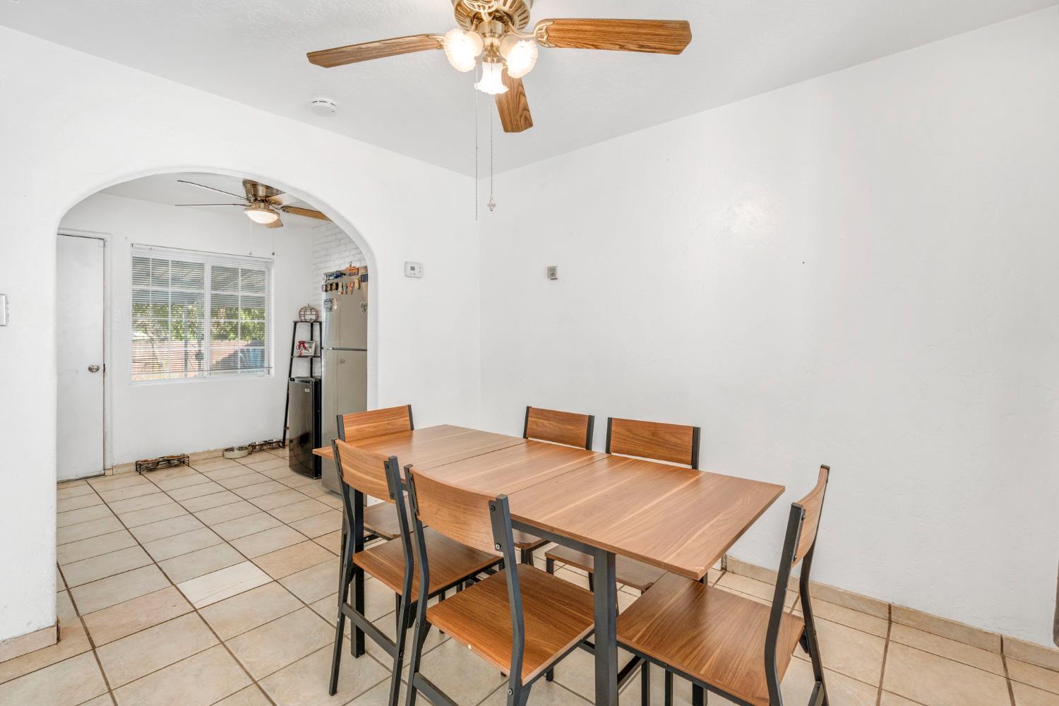 1562 N Fay Ave, Fresno, CA 93728