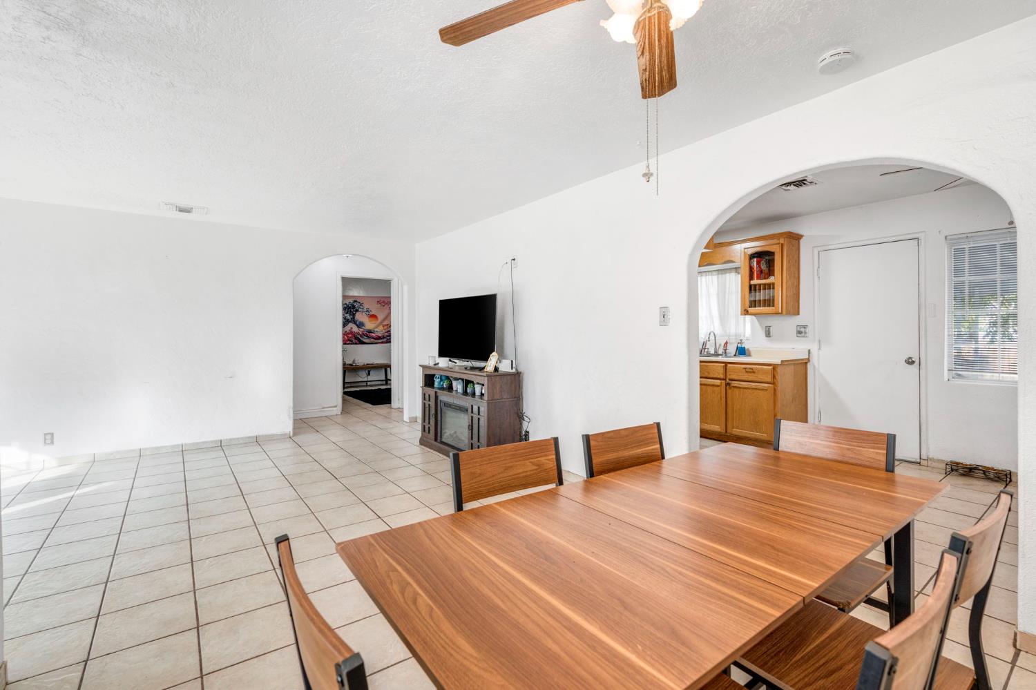 1562 N Fay Ave, Fresno, CA 93728