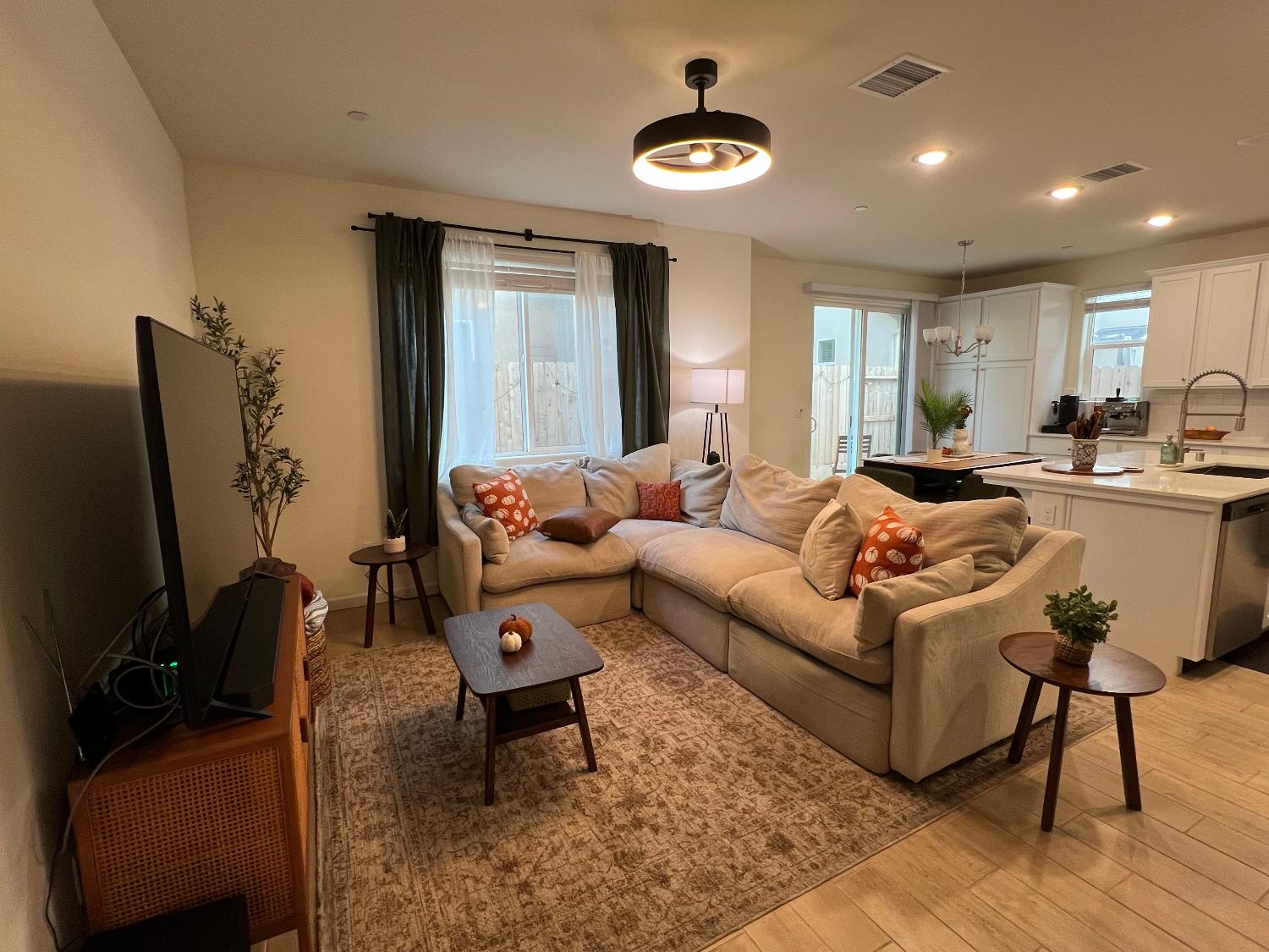 6294 E Moscato Dr, Fresno, CA 93727