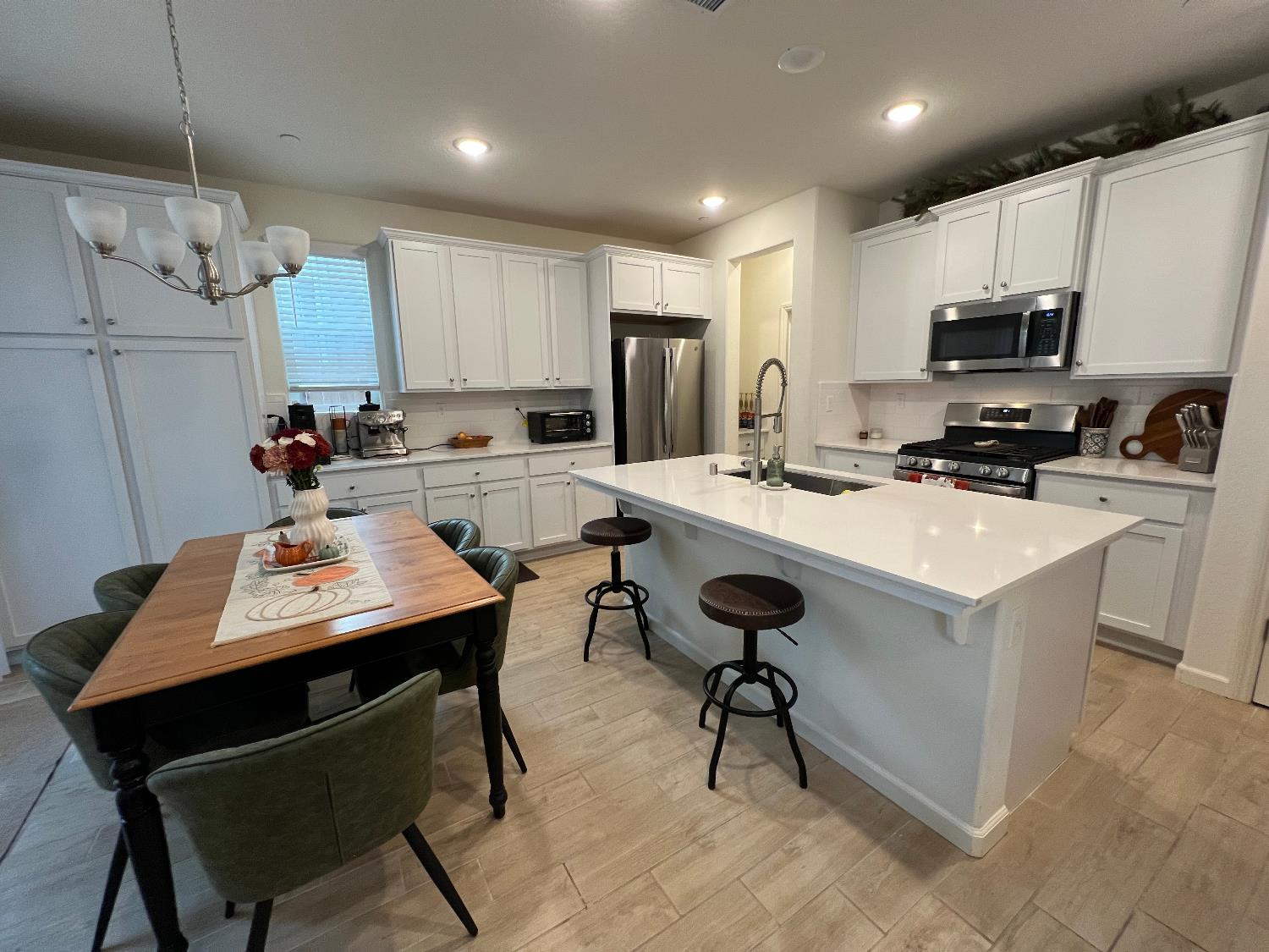 6294 E Moscato Dr, Fresno, CA 93727