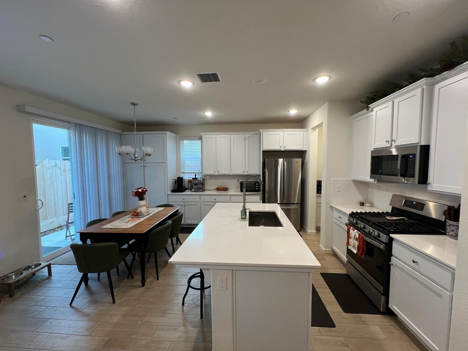 6294 E Moscato Dr, Fresno, CA 93727