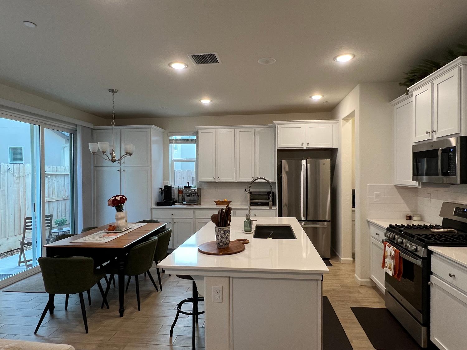 6294 E Moscato Dr, Fresno, CA 93727