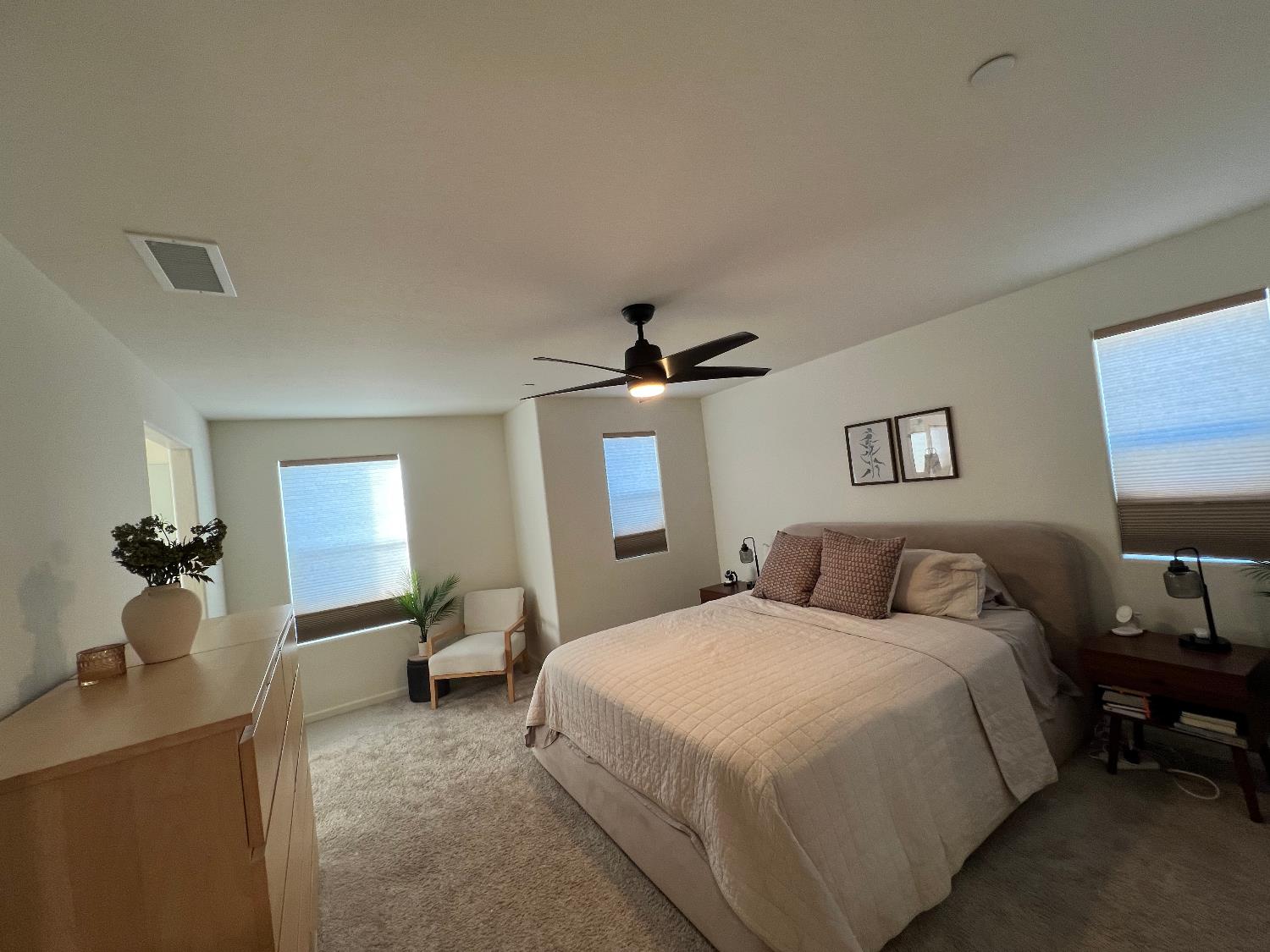 6294 E Moscato Dr, Fresno, CA 93727