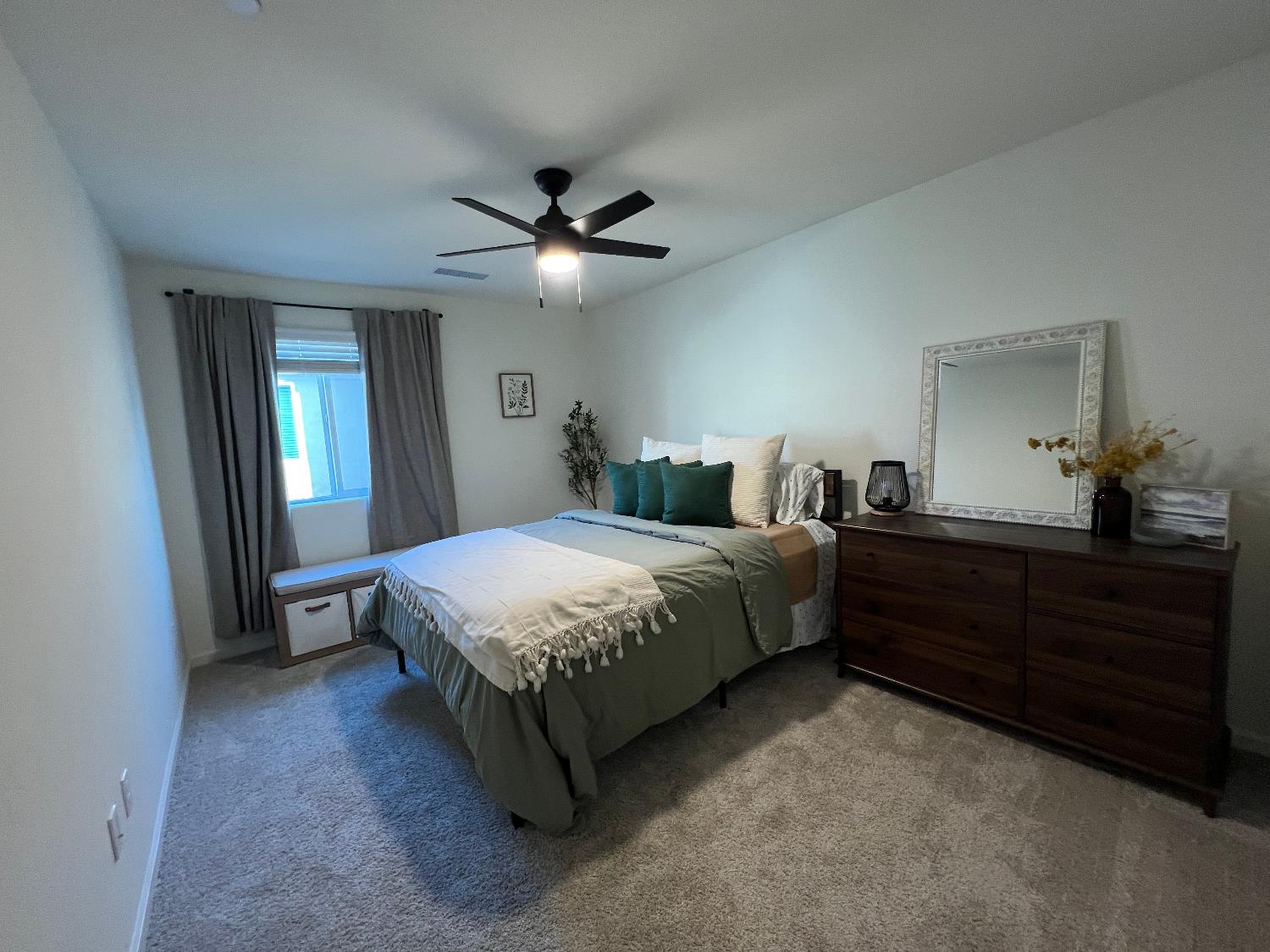 6294 E Moscato Dr, Fresno, CA 93727