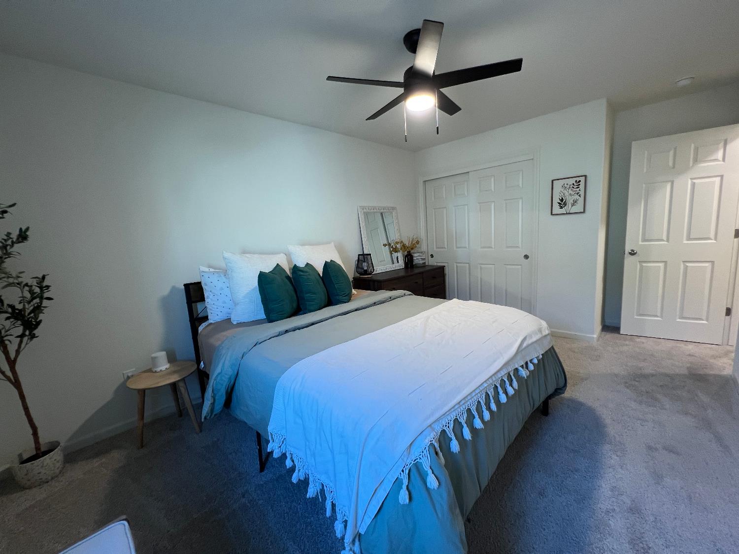 6294 E Moscato Dr, Fresno, CA 93727