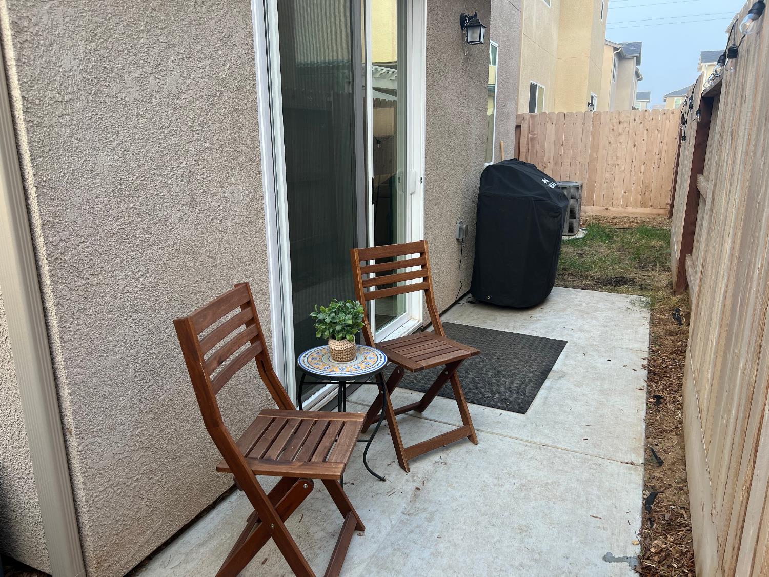 6294 E Moscato Dr, Fresno, CA 93727